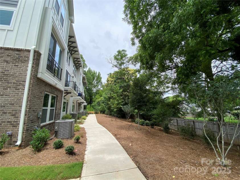 1211 34th Street, Charlotte, NC 28205.  MLS# CAR4139004, YatesRealty ID 21161. 