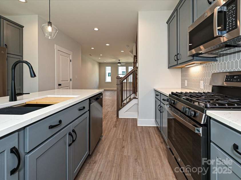 1211 34th Street, Charlotte, NC 28205.  MLS# CAR4139004, YatesRealty ID 21161. Kitchen/Dining/Living