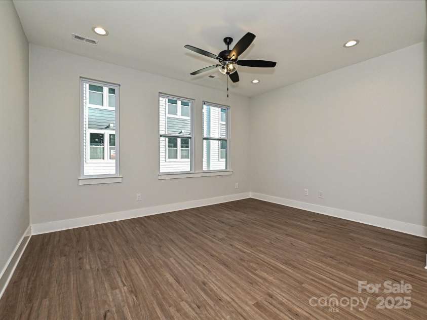 1211 34th Street, Charlotte, NC 28205.  MLS# CAR4139004, YatesRealty ID 21161. Living