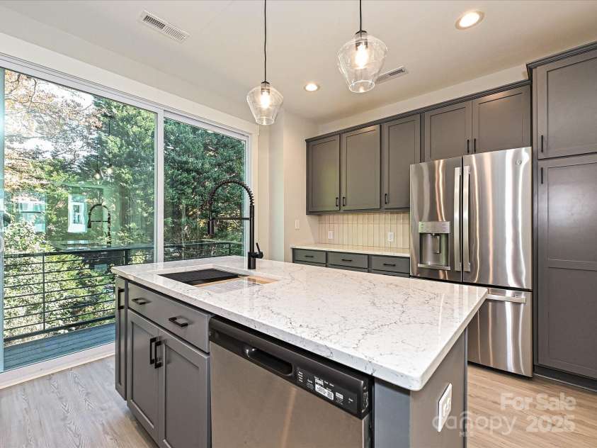 1419 Collier Walk Alley, Charlotte, NC 28205.  MLS# CAR4197769, YatesRealty ID 21164. Kitchen