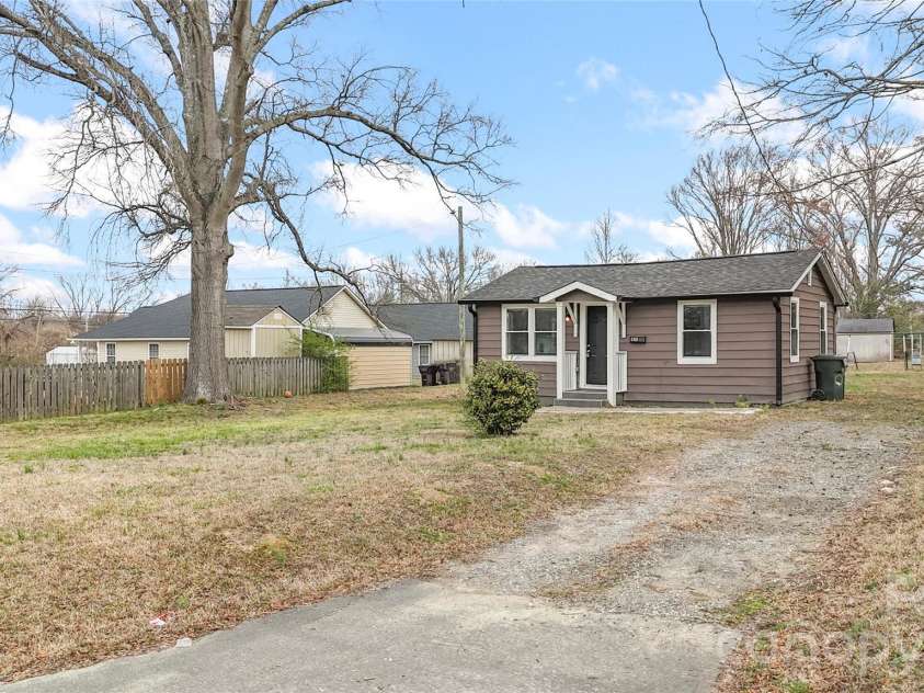 419 Lige Street, Rock Hill, SC 29730.  MLS# CAR4353859, YatesRealty ID 21164. 