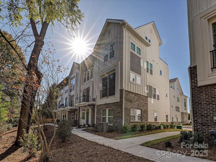 1421 Collier Walk Alley, Charlotte, NC 28205.  MLS# CAR4197775, YatesRealty ID 21165. 