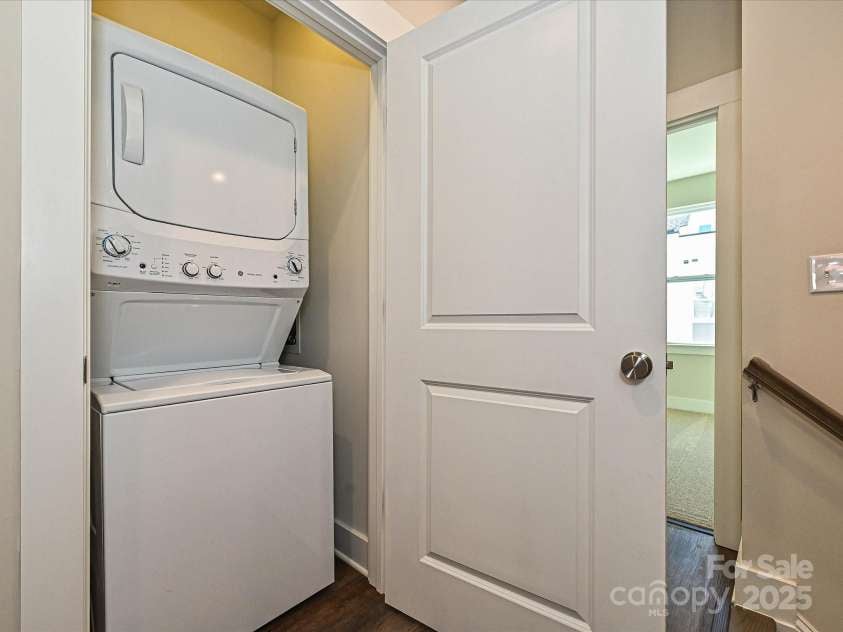 1421 Collier Walk Alley, Charlotte, NC 28205.  MLS# CAR4197775, YatesRealty ID 21165. Laundry