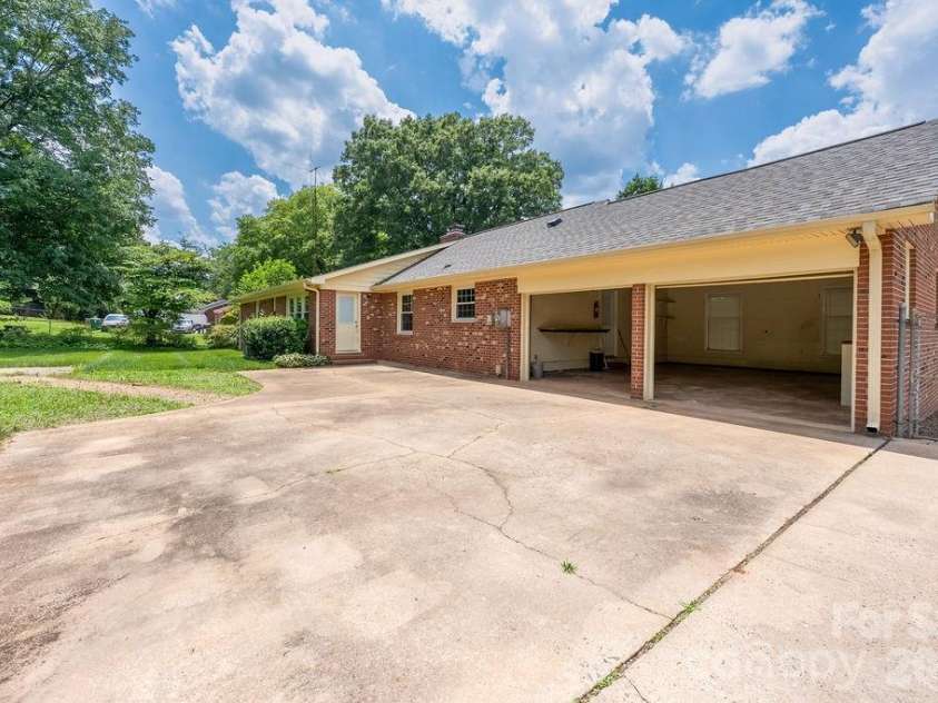5022 Cheviot Road, Charlotte, NC 28269.  MLS# CAR4367685, YatesRealty ID 21167. 