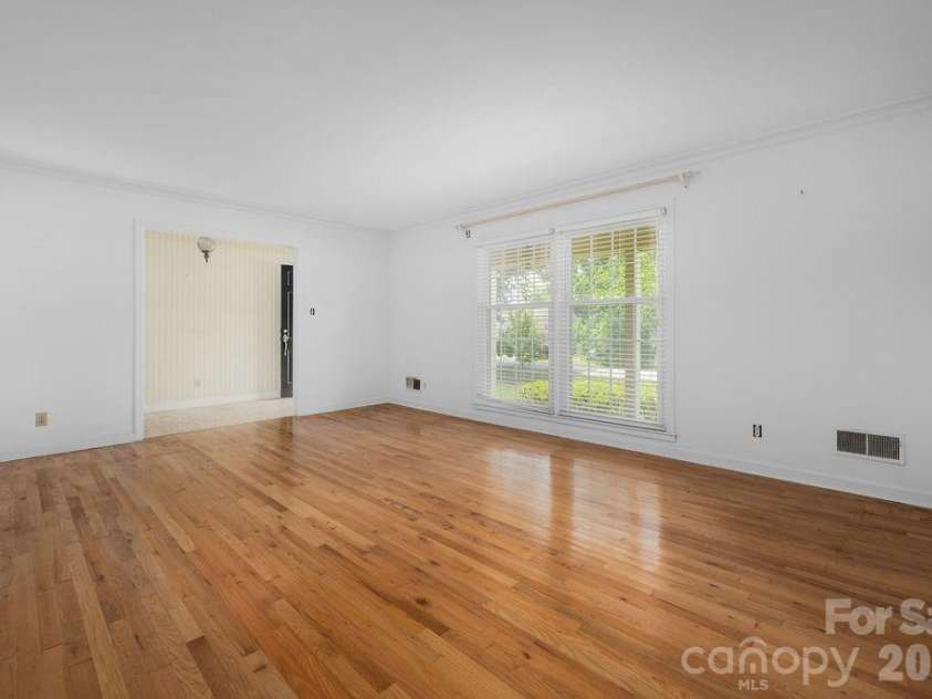 5022 Cheviot Road, Charlotte, NC 28269.  MLS# CAR4410172, YatesRealty ID 21167. 