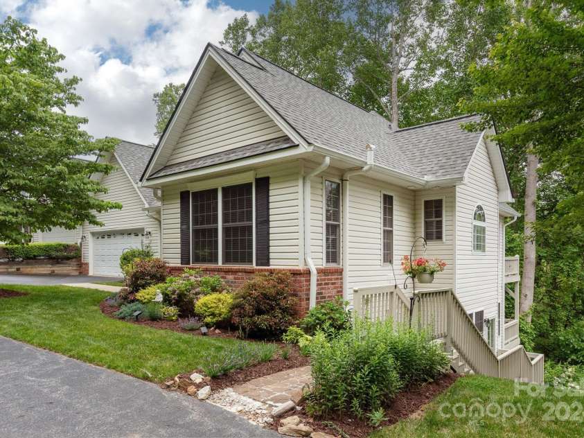 109 Trumpet Lane, Asheville, NC 28803.  MLS# CAR4141023, YatesRealty ID 21168. 