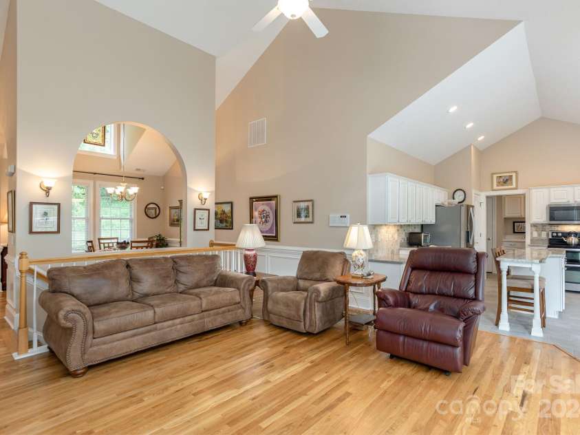 109 Trumpet Lane, Asheville, NC 28803.  MLS# CAR4141023, YatesRealty ID 21168. 