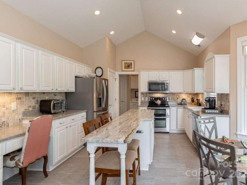 109 Trumpet Lane, Asheville, NC 28803.  MLS# CAR4141023, YatesRealty ID 21168. 