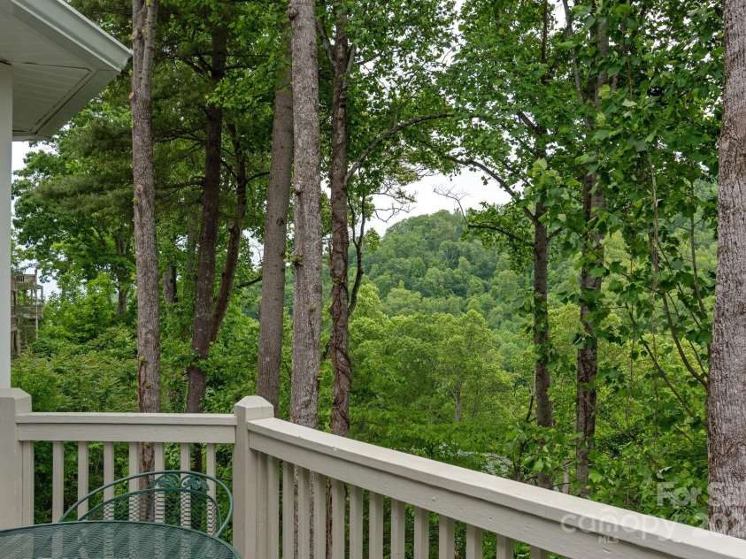 109 Trumpet Lane, Asheville, NC 28803.  MLS# CAR4141023, YatesRealty ID 21168. Mountain Ridge View