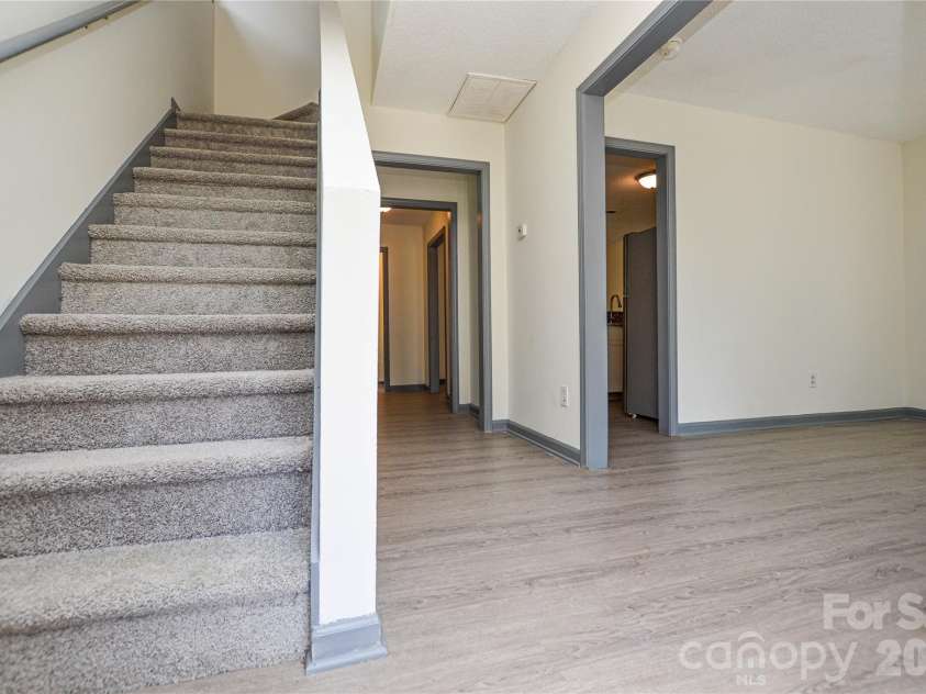 1009 Karendale Avenue, Charlotte, NC 28208.  MLS# CAR4373484, YatesRealty ID 21169. 
