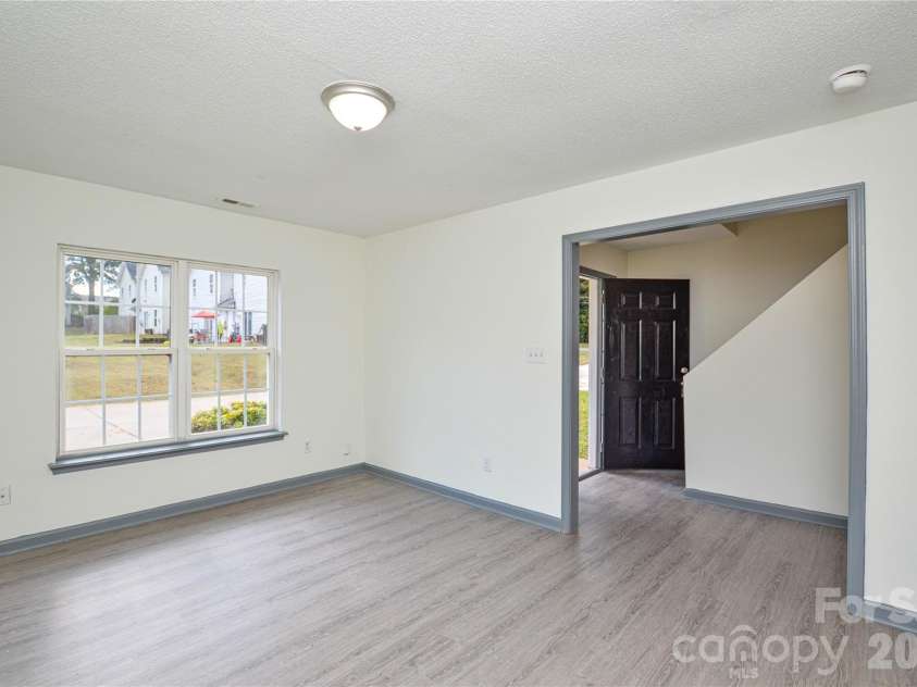 1009 Karendale Avenue, Charlotte, NC 28208.  MLS# CAR4373484, YatesRealty ID 21169. 