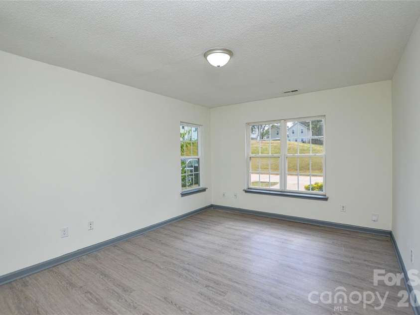 1009 Karendale Avenue, Charlotte, NC 28208.  MLS# CAR4373484, YatesRealty ID 21169. 