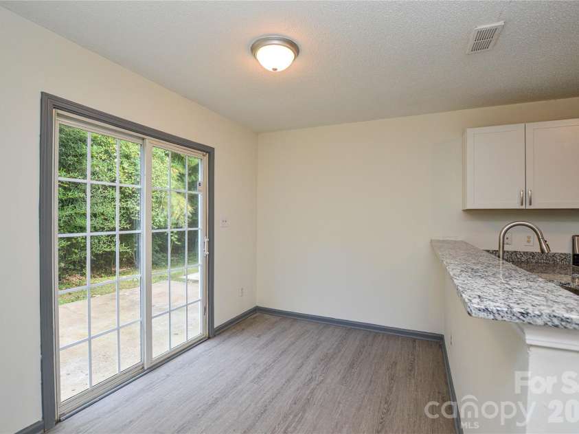 1009 Karendale Avenue, Charlotte, NC 28208.  MLS# CAR4373484, YatesRealty ID 21169. 
