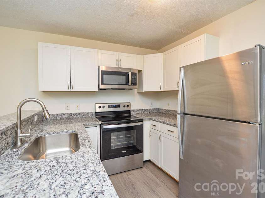 1009 Karendale Avenue, Charlotte, NC 28208.  MLS# CAR4373484, YatesRealty ID 21169. 
