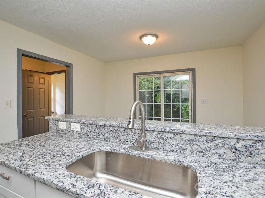 1009 Karendale Avenue, Charlotte, NC 28208.  MLS# CAR4373484, YatesRealty ID 21169. 