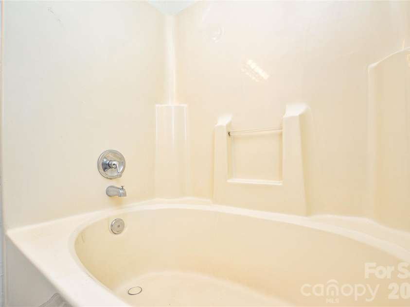 1009 Karendale Avenue, Charlotte, NC 28208.  MLS# CAR4373484, YatesRealty ID 21169. 