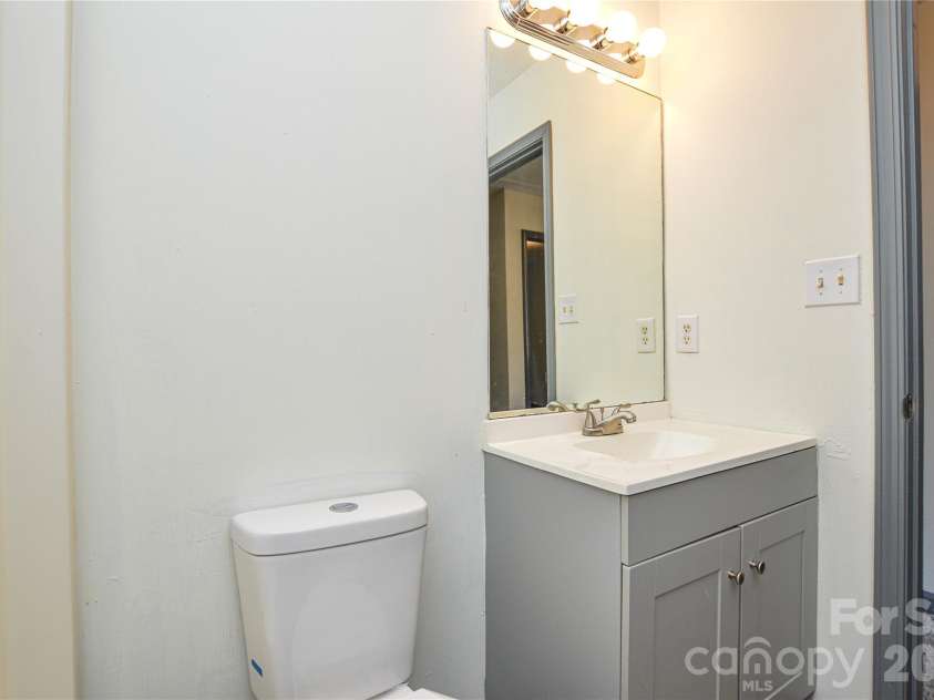 1009 Karendale Avenue, Charlotte, NC 28208.  MLS# CAR4373484, YatesRealty ID 21169. 