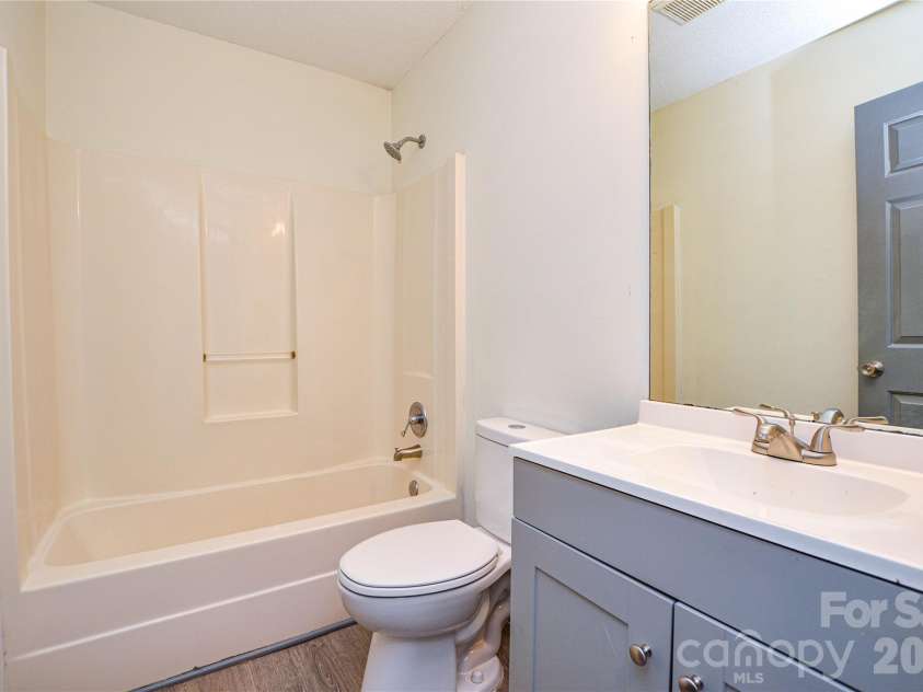 1009 Karendale Avenue, Charlotte, NC 28208.  MLS# CAR4373484, YatesRealty ID 21169. 