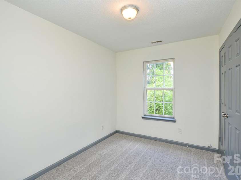 1009 Karendale Avenue, Charlotte, NC 28208.  MLS# CAR4373484, YatesRealty ID 21169. 