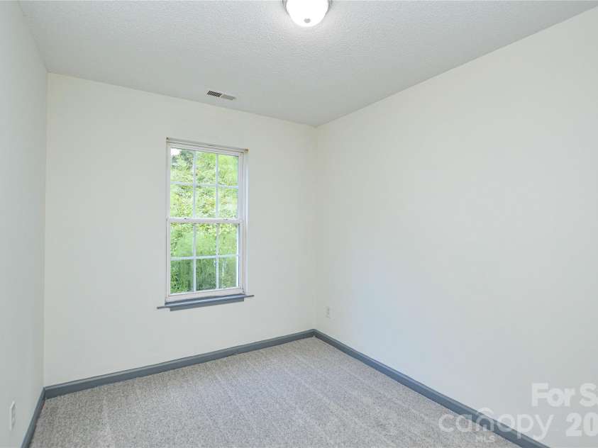 1009 Karendale Avenue, Charlotte, NC 28208.  MLS# CAR4373484, YatesRealty ID 21169. 