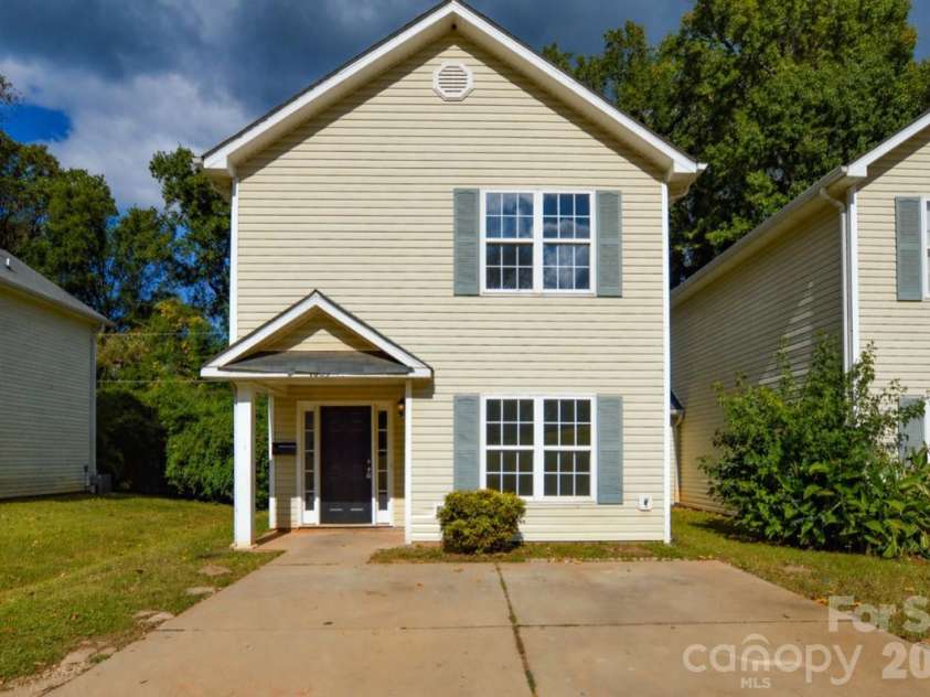 1009 Karendale Avenue, Charlotte, NC 28208.  MLS# CAR4373484, YatesRealty ID 21169. 