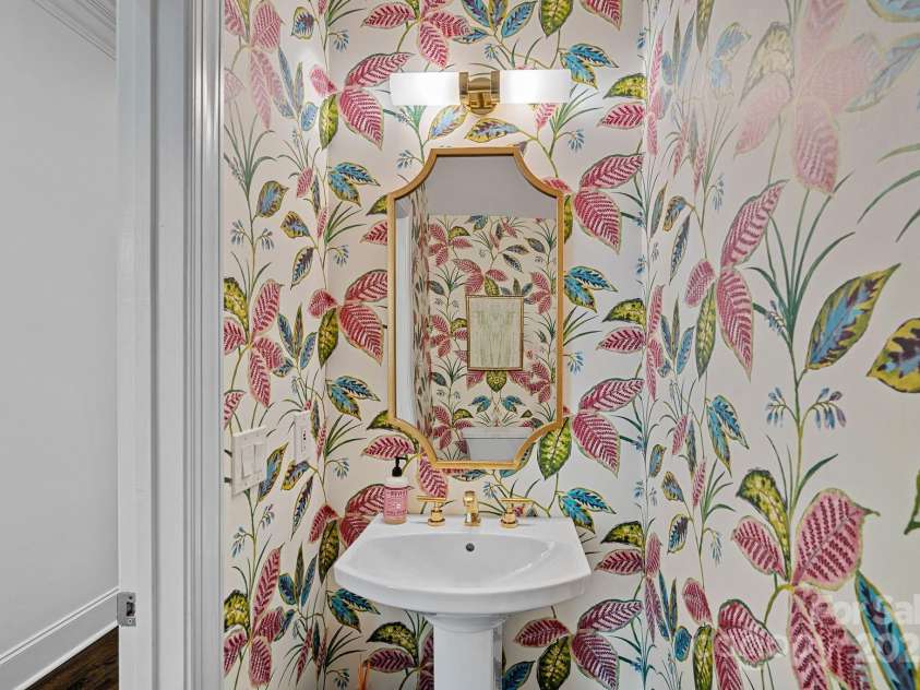 202 Caldwell Lane, Davidson, NC 28036.  MLS# CAR4269937, YatesRealty ID 21169. 1/2 bathroom on main level