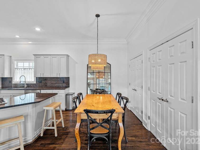 202 Caldwell Lane, Davidson, NC 28036.  MLS# CAR4269937, YatesRealty ID 21169. Gourmet kitchen with large island, granite countertops and separate dining area