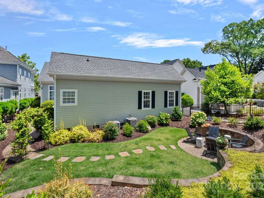 202 Caldwell Lane, Davidson, NC 28036.  MLS# CAR4269937, YatesRealty ID 21169. Great view of the gorgeous backyard
