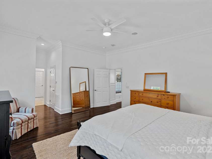 202 Caldwell Lane, Davidson, NC 28036.  MLS# CAR4269937, YatesRealty ID 21169. Large main-level primary suite with ensuite bathroom and walk-in closets