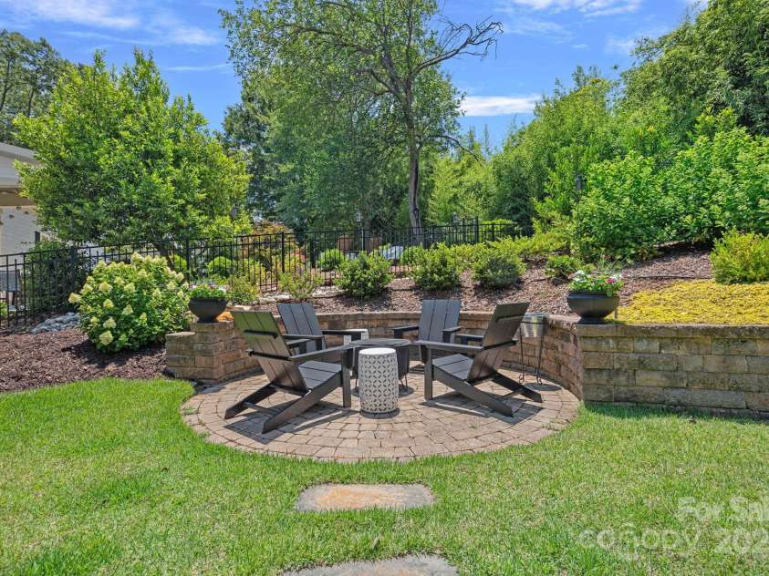 202 Caldwell Lane, Davidson, NC 28036.  MLS# CAR4269937, YatesRealty ID 21169. The perfect space to gather with family and friends