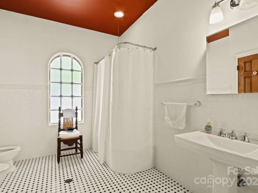 5742 NC Highway 194 None, Banner Elk, NC 28604.  MLS# CAR4309269, YatesRealty ID 2117. Second-level suite 3 bath