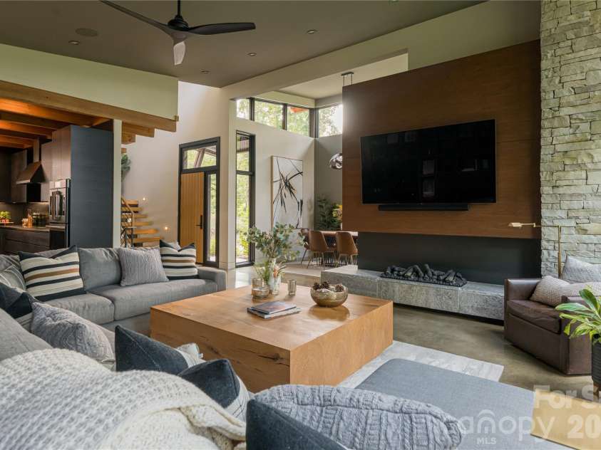 13 Tulip Poplar Trail, Asheville, NC 28804.  MLS# CAR4352728, YatesRealty ID 21170. 