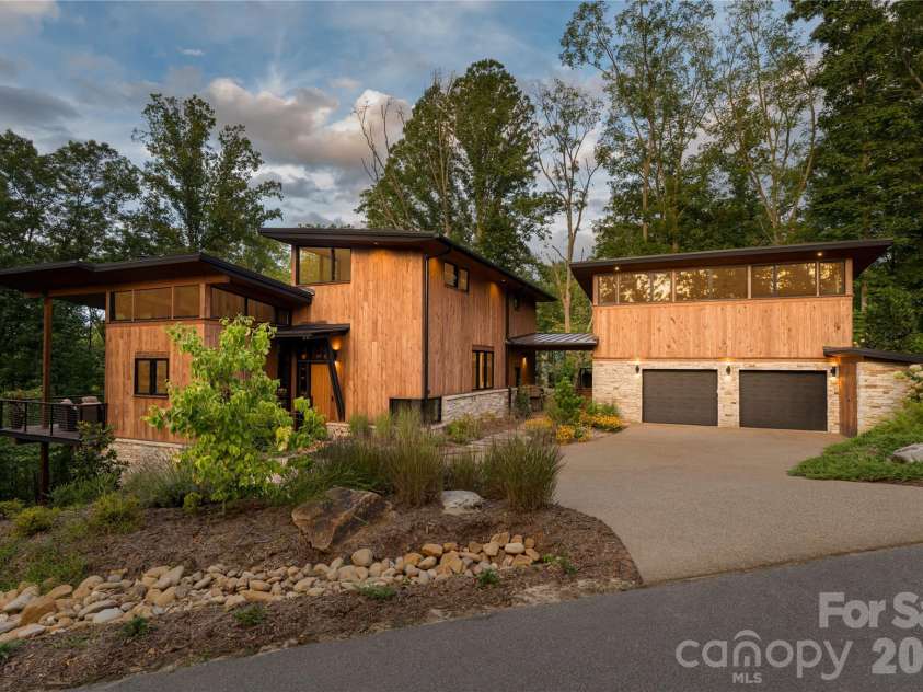 13 Tulip Poplar Trail, Asheville, NC 28804.  MLS# CAR4352728, YatesRealty ID 21170. Custom built mountain modern home by Jade Mountain Builders