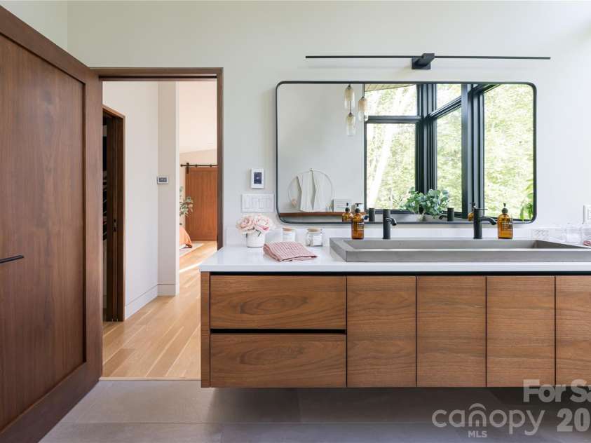 13 Tulip Poplar Trail, Asheville, NC 28804.  MLS# CAR4352728, YatesRealty ID 21170. Large double vanity