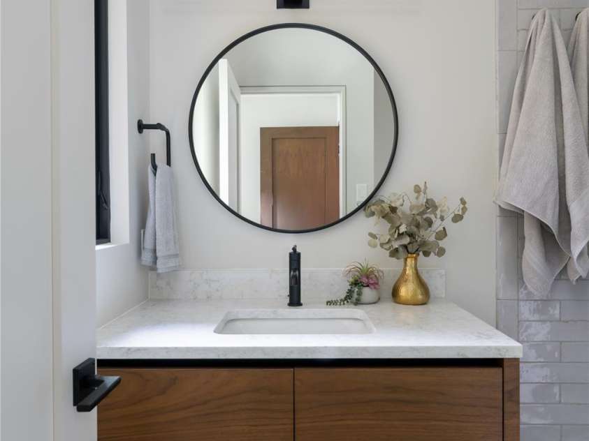 13 Tulip Poplar Trail, Asheville, NC 28804.  MLS# CAR4352728, YatesRealty ID 21170. Primary on main bathroom