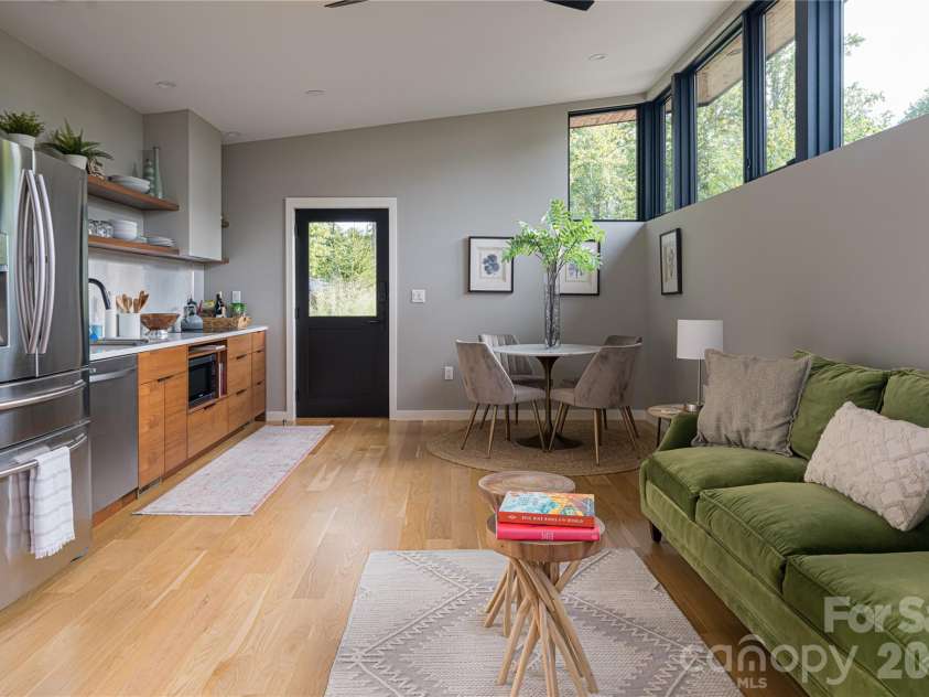 13 Tulip Poplar Trail, Asheville, NC 28804.  MLS# CAR4352728, YatesRealty ID 21170. Studio living area