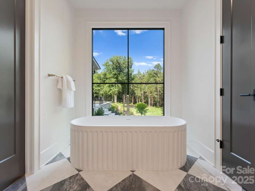 15037 June Washam Road, Davidson, NC 28036.  MLS# CAR4268834, YatesRealty ID 21172. Primary Bathroom