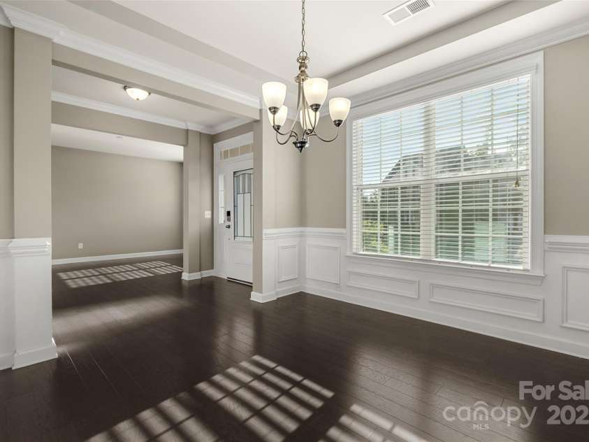 16001 Arabian Mews Lane, Charlotte, NC 28278.  MLS# CAR4298633, YatesRealty ID 21172. Dining room