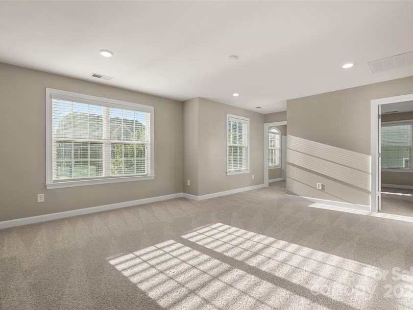 16001 Arabian Mews Lane, Charlotte, NC 28278.  MLS# CAR4298633, YatesRealty ID 21172. Loft 2nd level