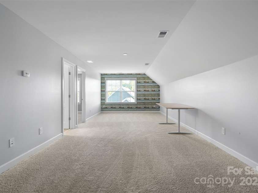 16001 Arabian Mews Lane, Charlotte, NC 28278.  MLS# CAR4298633, YatesRealty ID 21172. Loft 3rd level sitting area