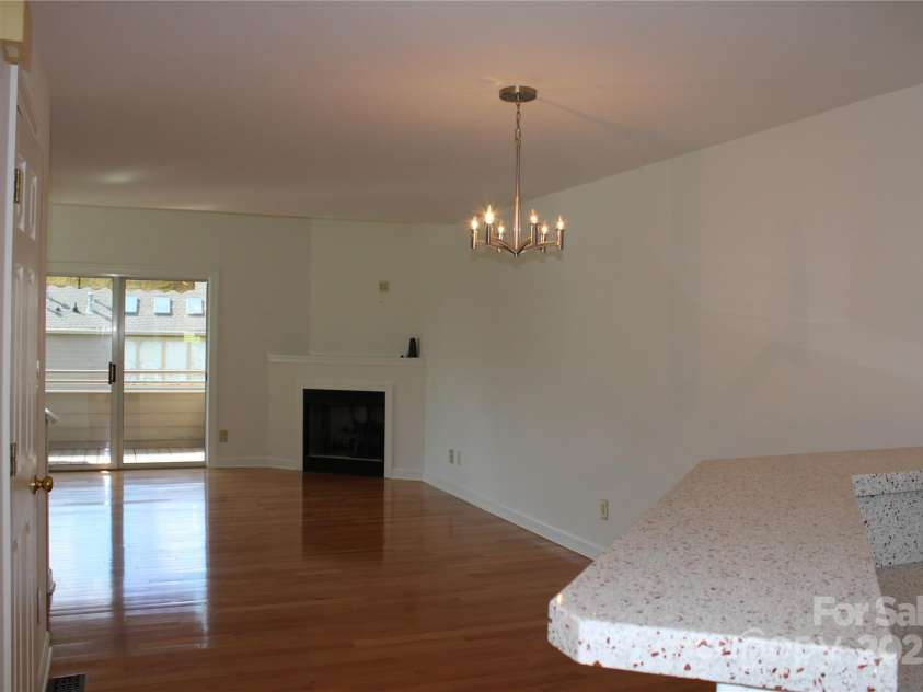 14621 Waterside Drive, Charlotte, NC 28278.  MLS# CAR4255506, YatesRealty ID 21173. 