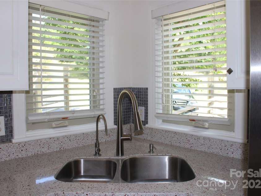 14621 Waterside Drive, Charlotte, NC 28278.  MLS# CAR4255506, YatesRealty ID 21173. 