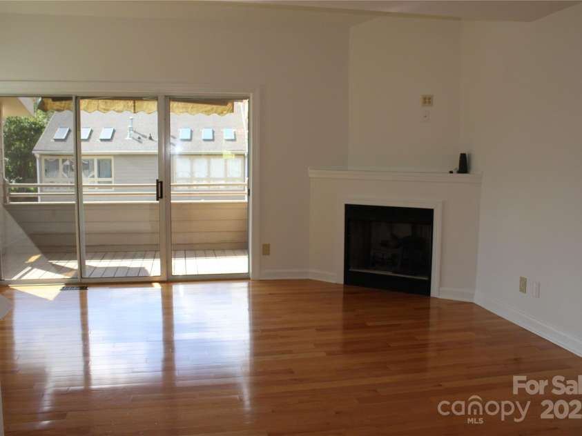 14621 Waterside Drive, Charlotte, NC 28278.  MLS# CAR4255506, YatesRealty ID 21173. 