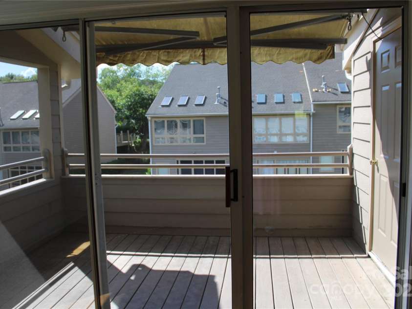 14621 Waterside Drive, Charlotte, NC 28278.  MLS# CAR4255506, YatesRealty ID 21173. 
