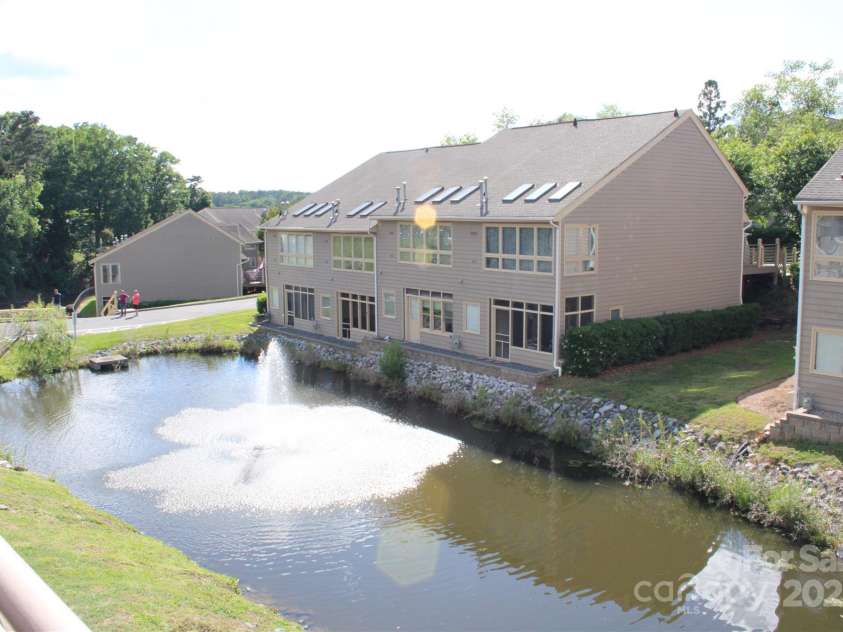 14621 Waterside Drive, Charlotte, NC 28278.  MLS# CAR4255506, YatesRealty ID 21173. 