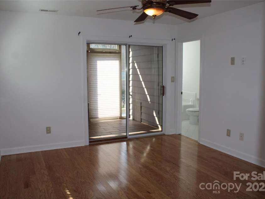 14621 Waterside Drive, Charlotte, NC 28278.  MLS# CAR4255506, YatesRealty ID 21173. 