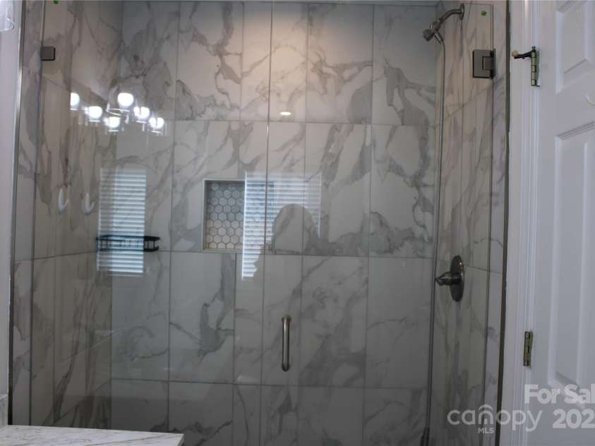 14621 Waterside Drive, Charlotte, NC 28278.  MLS# CAR4255506, YatesRealty ID 21173. 