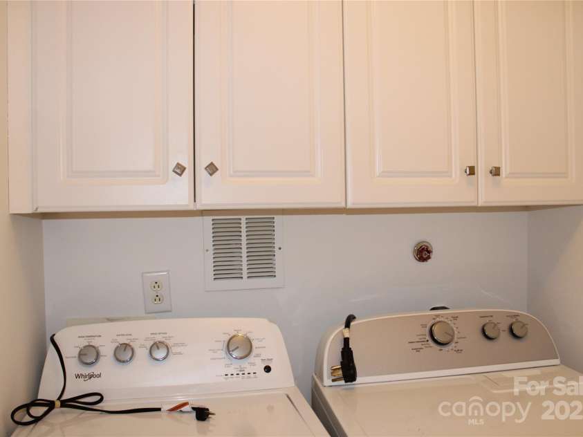 14621 Waterside Drive, Charlotte, NC 28278.  MLS# CAR4255506, YatesRealty ID 21173. 
