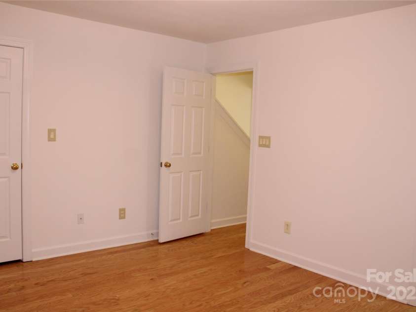 14621 Waterside Drive, Charlotte, NC 28278.  MLS# CAR4255506, YatesRealty ID 21173. 