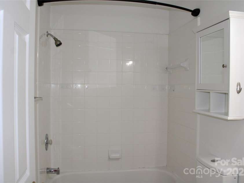 14621 Waterside Drive, Charlotte, NC 28278.  MLS# CAR4255506, YatesRealty ID 21173. 